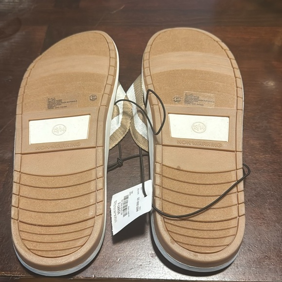 St. John\'s Bay Mens Flip-Flops X-Large 13/14 Tan and White